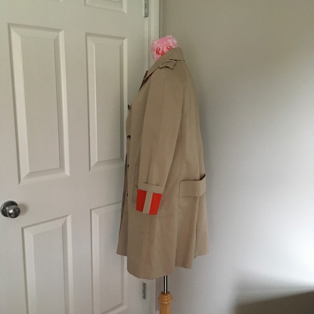 Beige Club Monaco Women’s Trench with contrast lining, Size XS, Brand new
